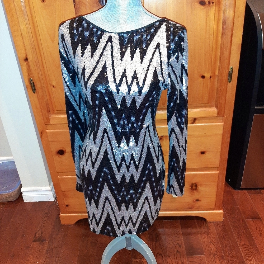 AMAZING Guess dress - Picture 1 of 3